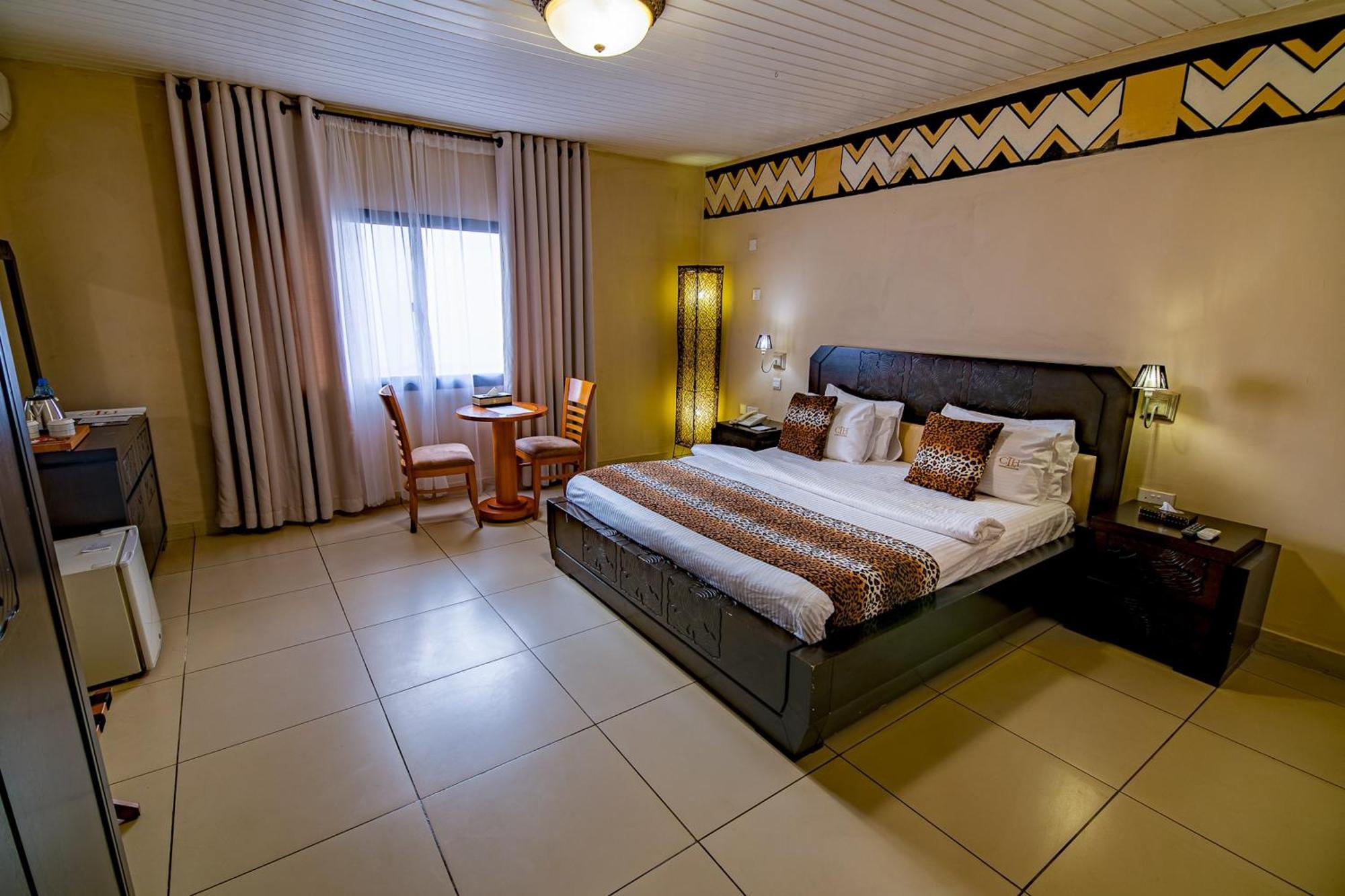 The Country Lodge Hotel Freetown Exterior foto