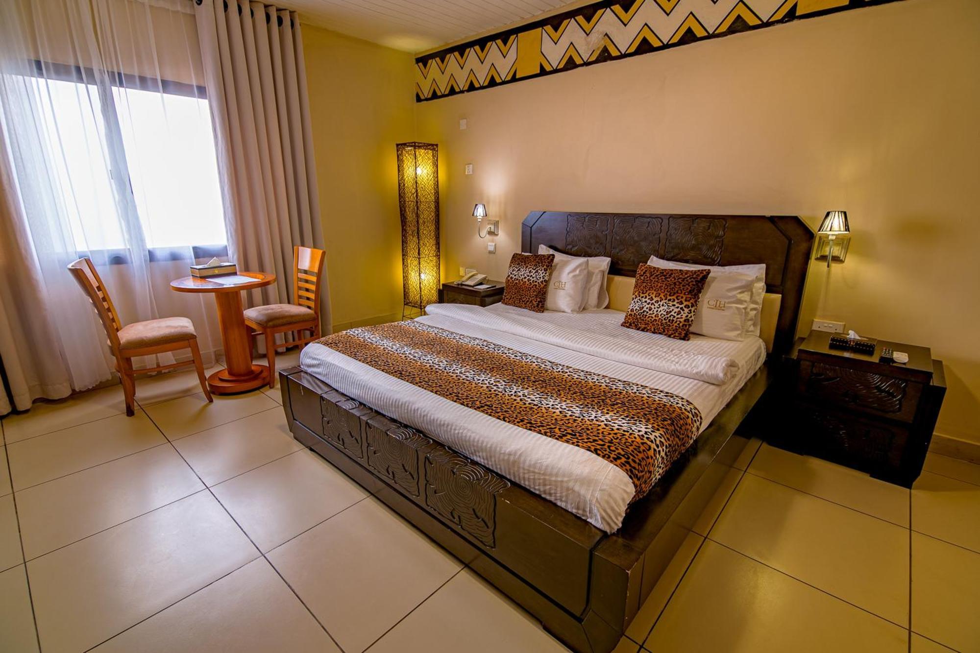 The Country Lodge Hotel Freetown Exterior foto