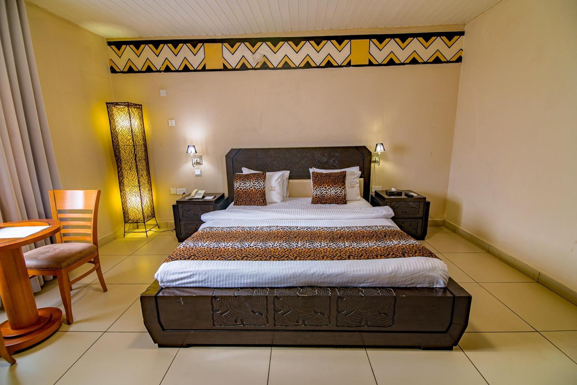 The Country Lodge Hotel Freetown Exterior foto