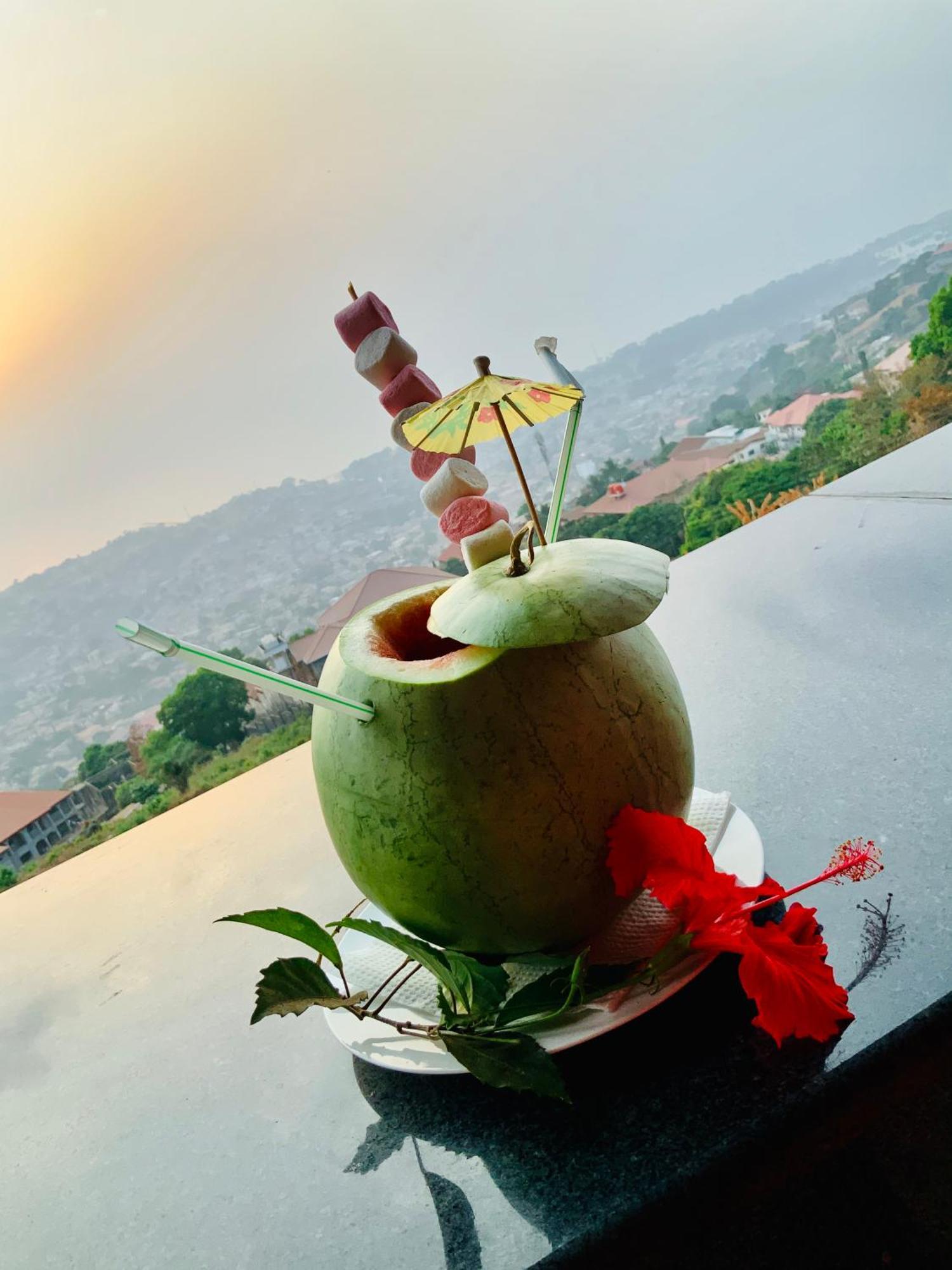 The Country Lodge Hotel Freetown Exterior foto