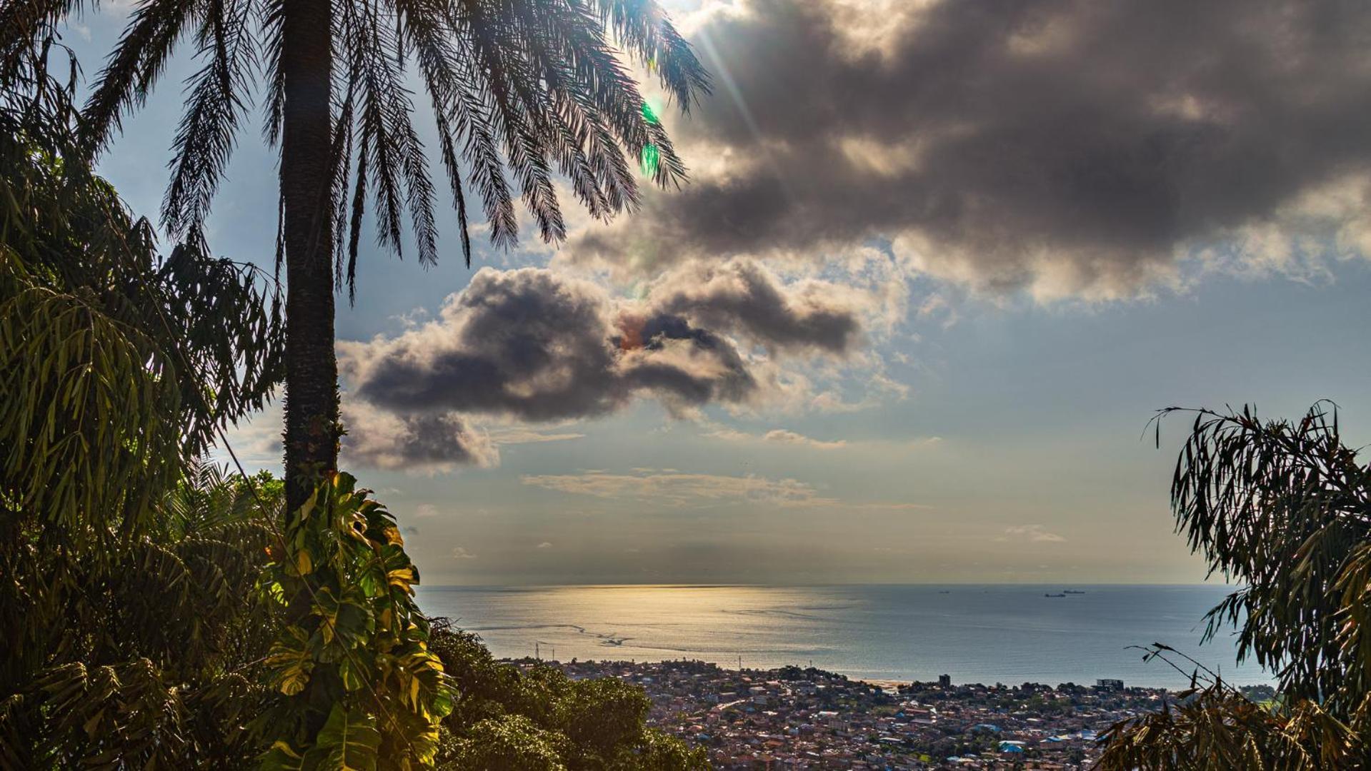 The Country Lodge Hotel Freetown Exterior foto