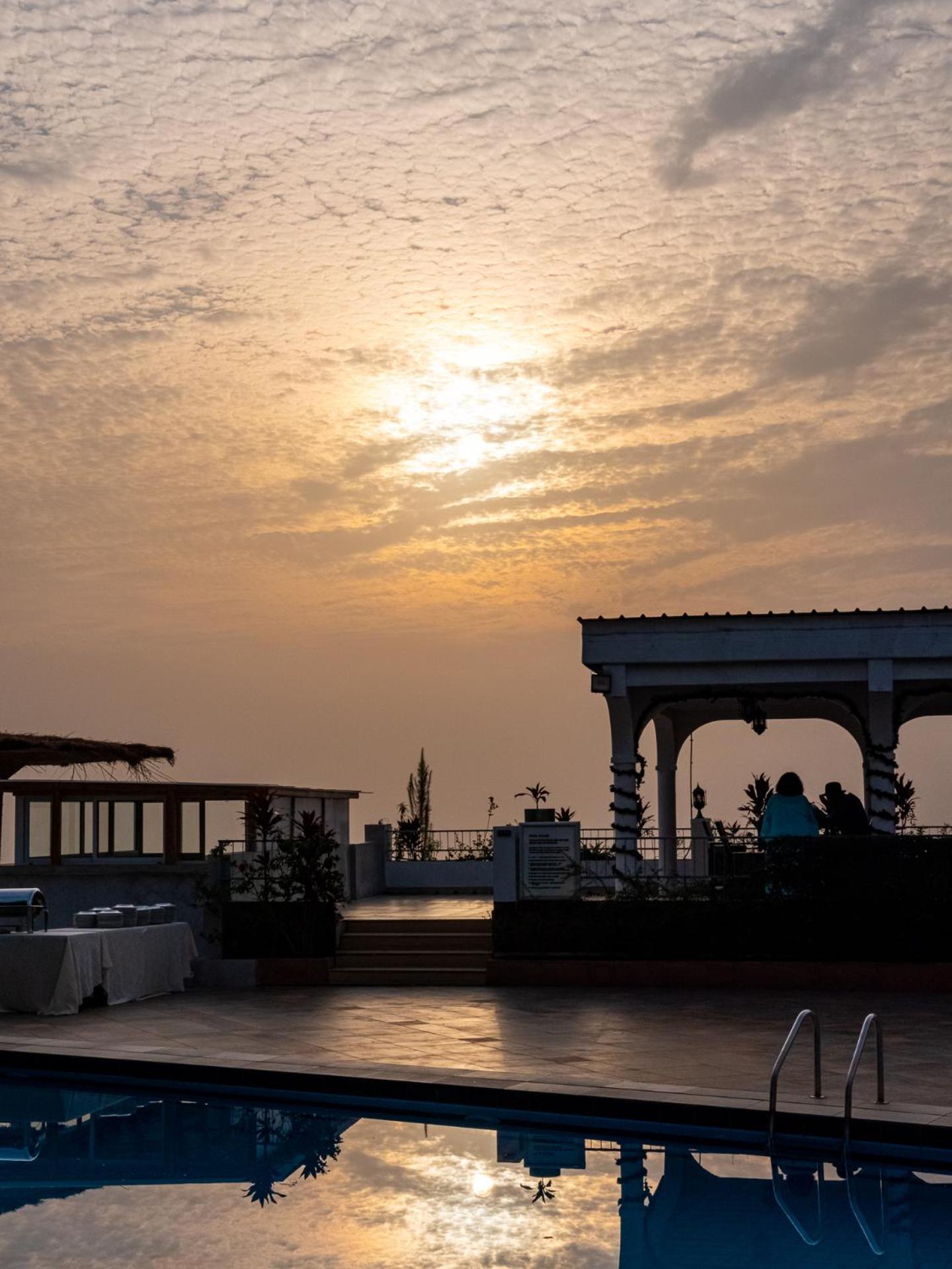 The Country Lodge Hotel Freetown Exterior foto