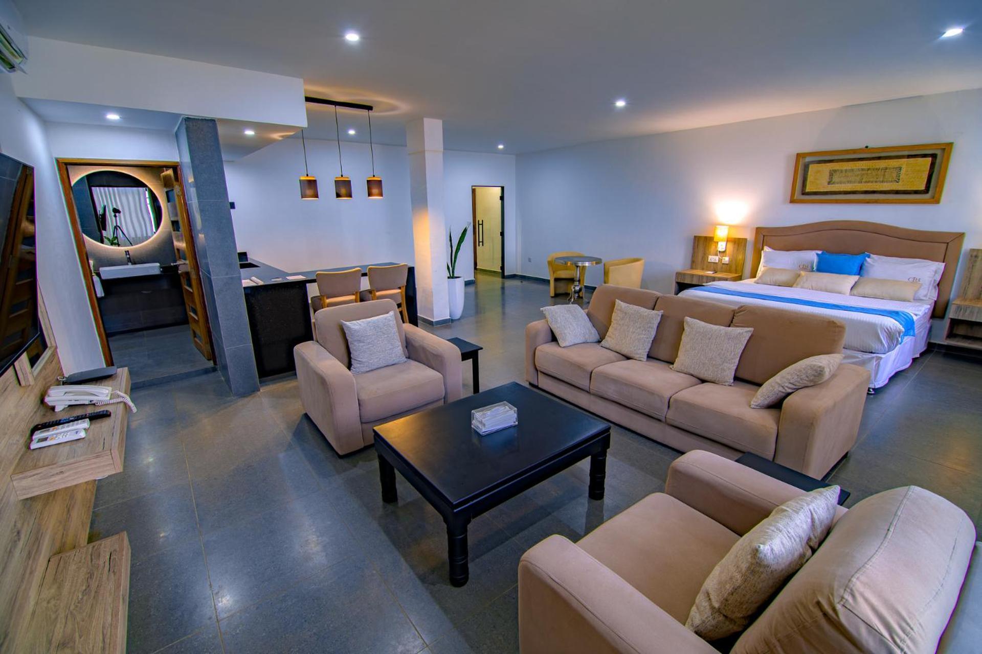 The Country Lodge Hotel Freetown Exterior foto