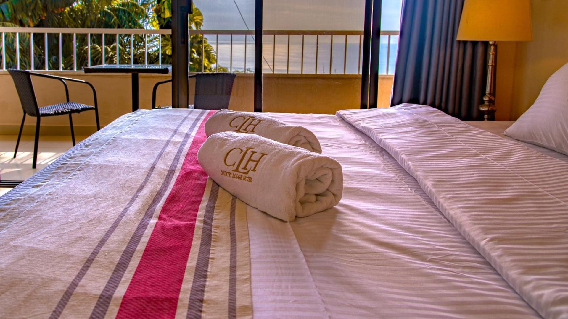 The Country Lodge Hotel Freetown Exterior foto