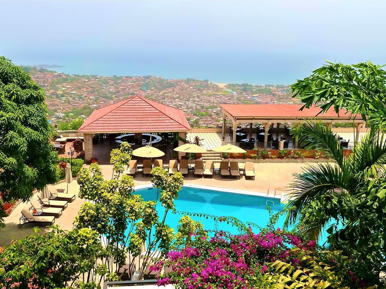 The Country Lodge Hotel Freetown Exterior foto