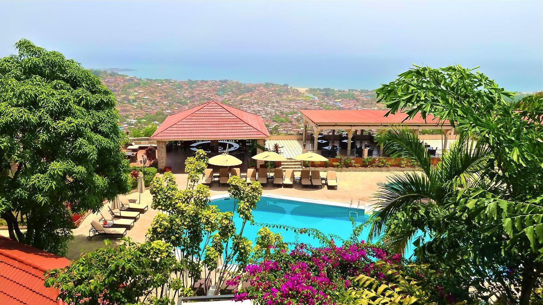 The Country Lodge Hotel Freetown Exterior foto