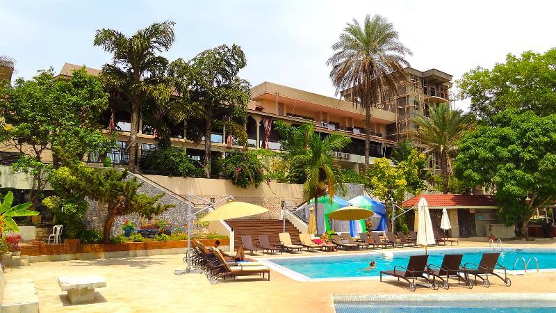 The Country Lodge Hotel Freetown Exterior foto