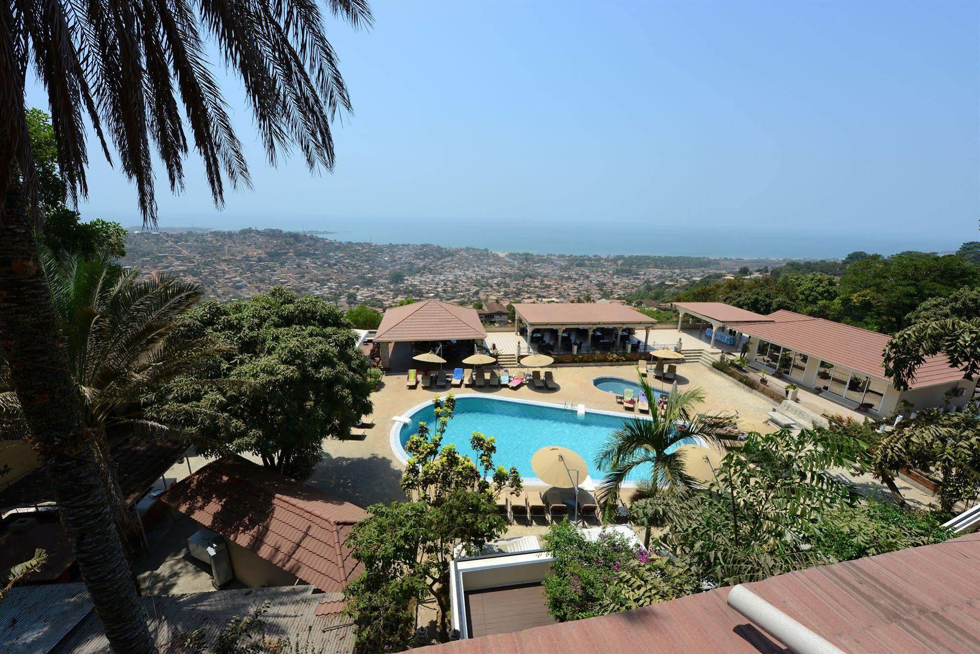 The Country Lodge Hotel Freetown Exterior foto