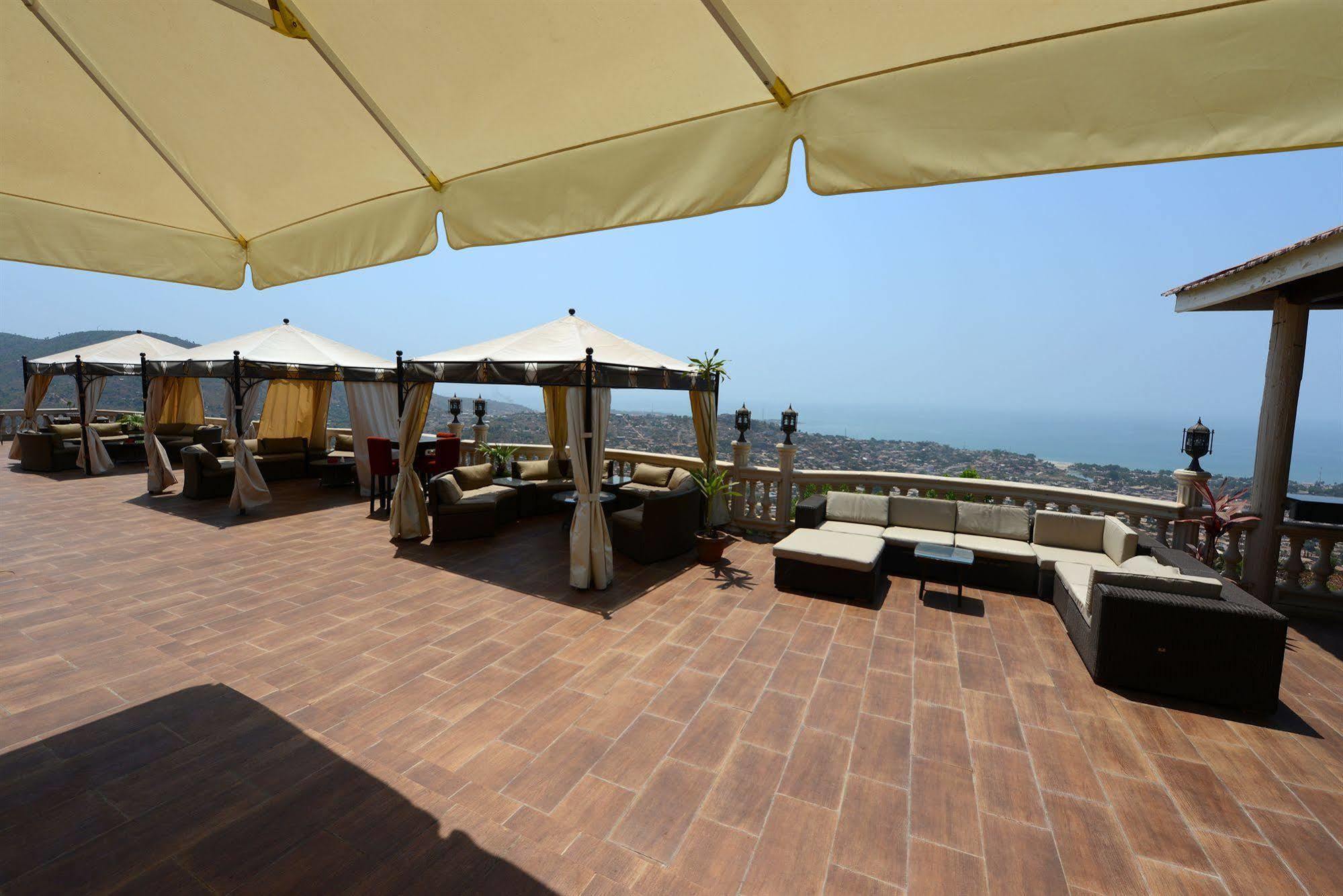 The Country Lodge Hotel Freetown Exterior foto