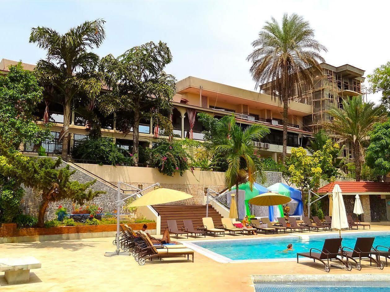 The Country Lodge Hotel Freetown Exterior foto
